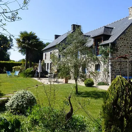 Les Petites Chapelles Bed & Breakfast Saint-Pierre-de-Plesguen Exterior photo