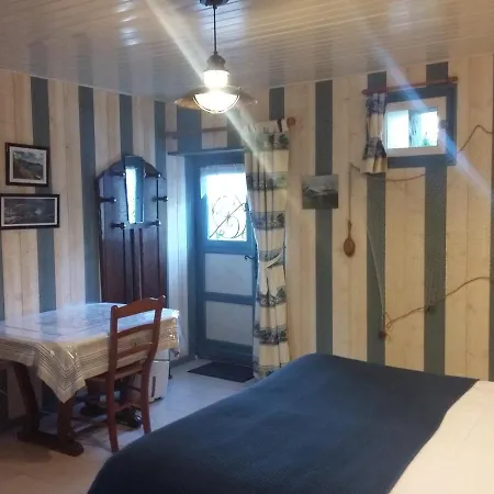 Les Petites Chapelles Bed & Breakfast Saint-Pierre-de-Plesguen Exterior photo
