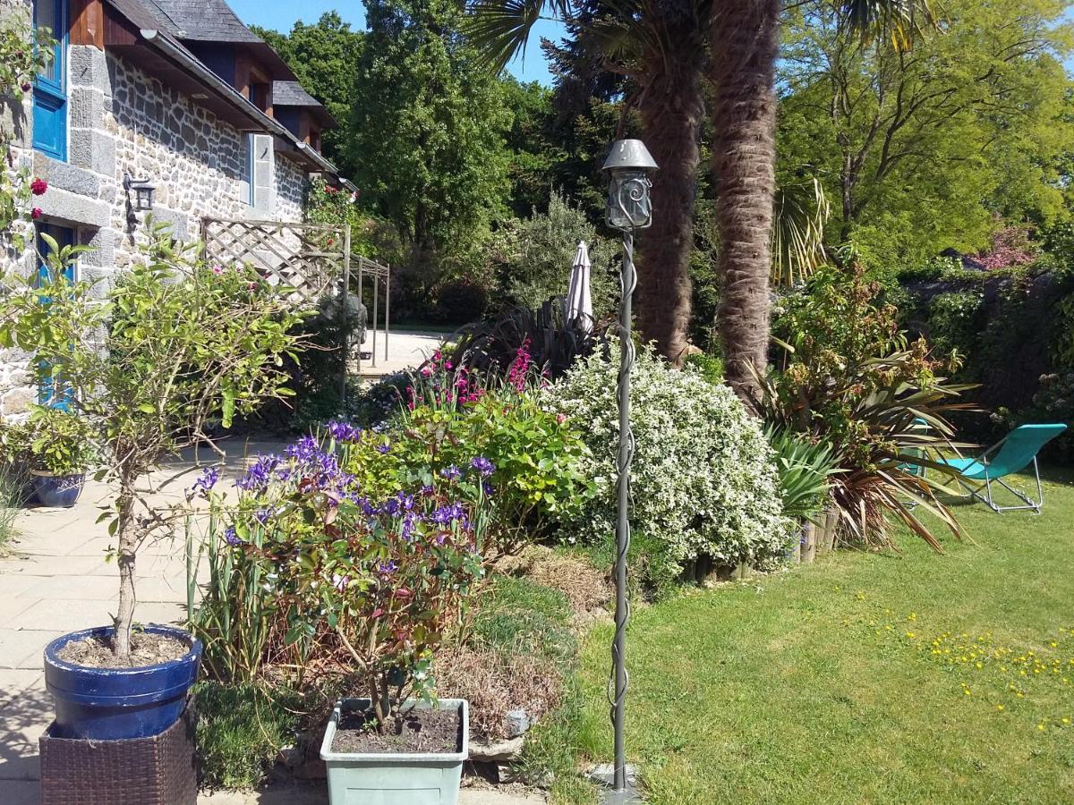 Les Petites Chapelles * Saint-Pierre-de-Plesguen