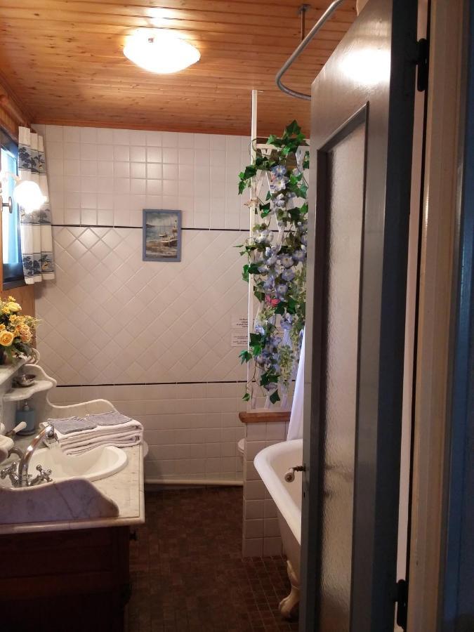 Les Petites Chapelles Bed & Breakfast *